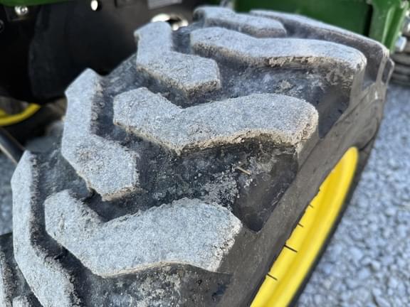 Image of John Deere 2025R equipment image 3