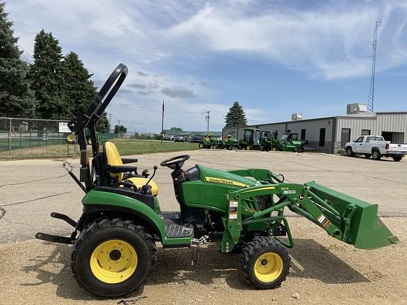 Image of John Deere 2025R equipment image 4