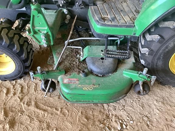 Image of John Deere 2025R equipment image 3