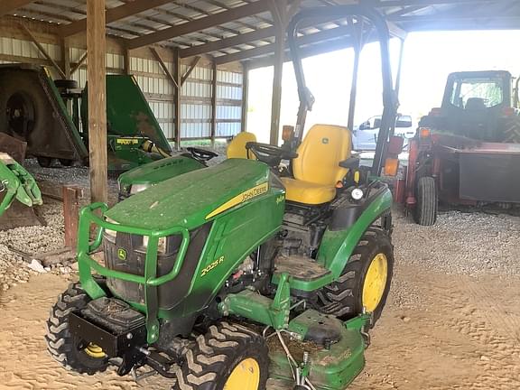 Image of John Deere 2025R equipment image 2