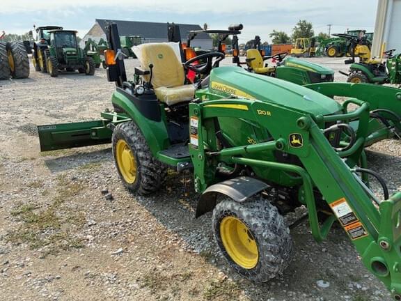 Image of John Deere 2025R equipment image 2