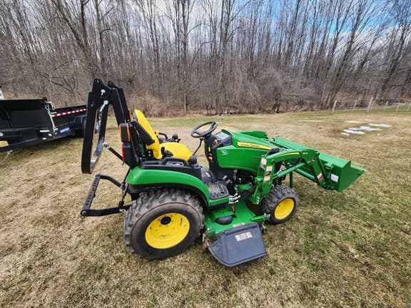 Image of John Deere 2025R equipment image 3