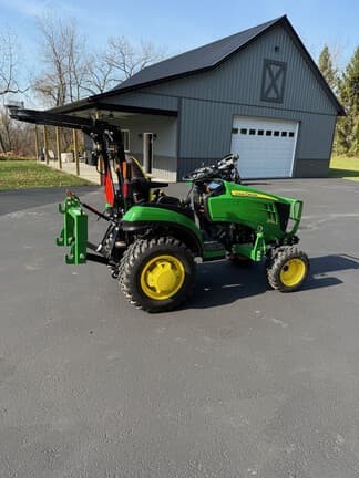 Image of John Deere 2025R equipment image 3