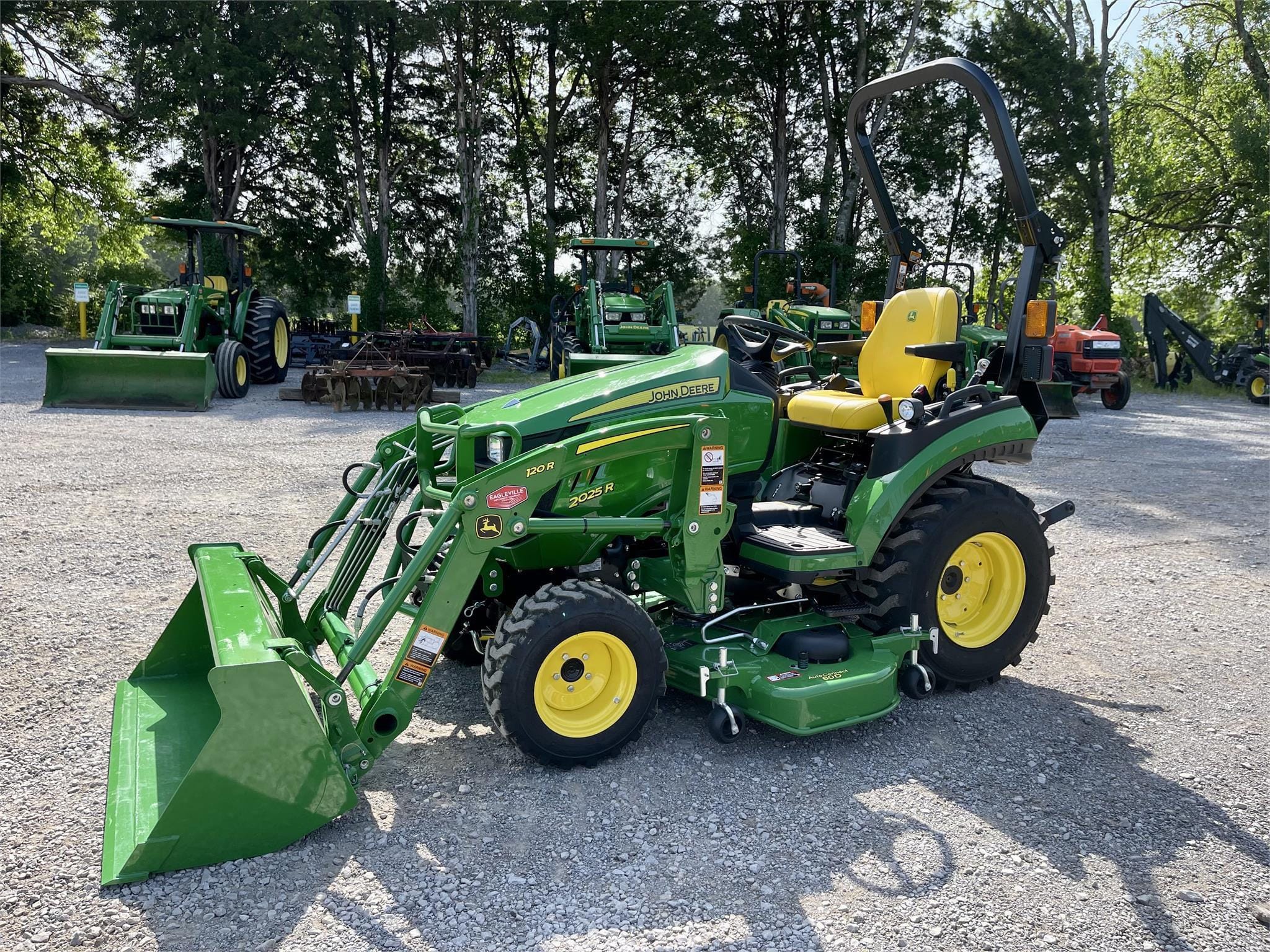 2021 John Deere 2025R Equipment Image0