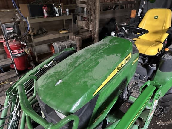 Image of John Deere 2025R equipment image 4