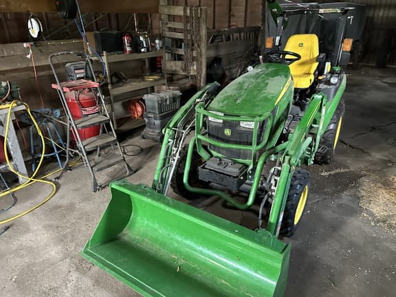 Image of John Deere 2025R equipment image 3