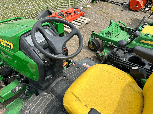 Image of John Deere 2025R equipment image 4