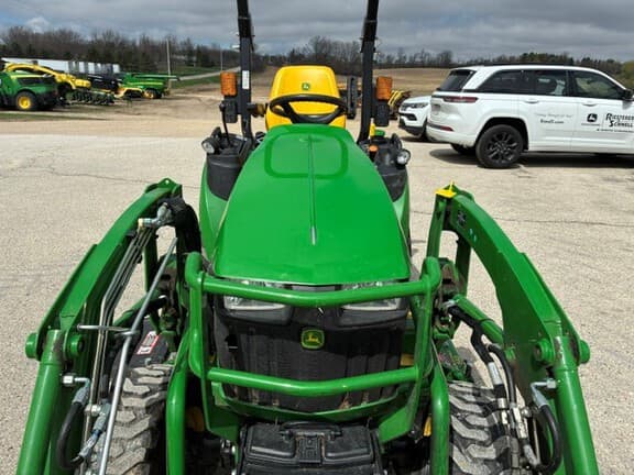 Image of John Deere 2025R equipment image 4