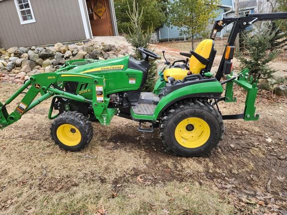2021 John Deere 2025R Equipment Image0