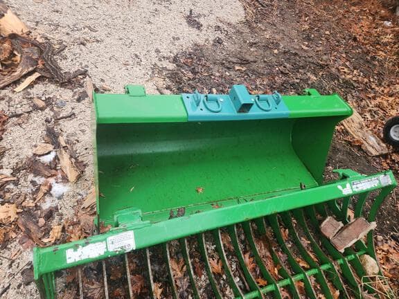 Image of John Deere 2025R equipment image 4