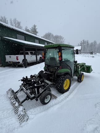 Image of John Deere 2025R equipment image 2