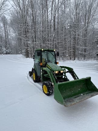 Image of John Deere 2025R equipment image 1
