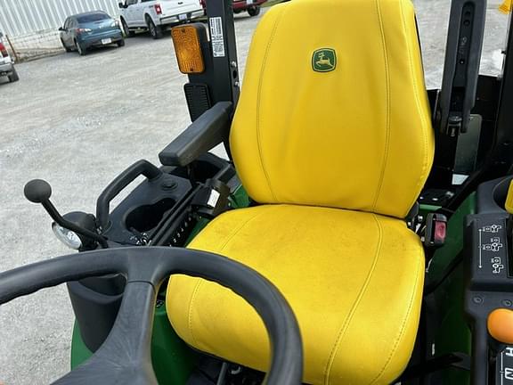 Image of John Deere 2025R equipment image 4