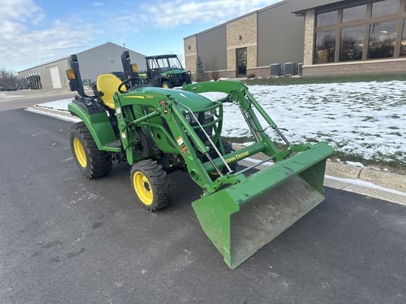 Image of John Deere 2032R equipment image 3