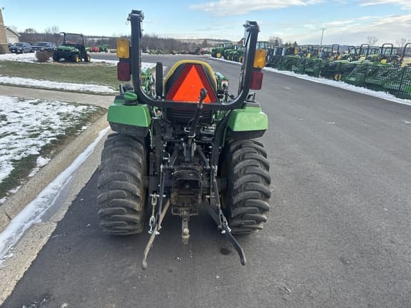 Image of John Deere 2032R equipment image 4