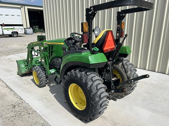 Image of John Deere 2032R equipment image 2