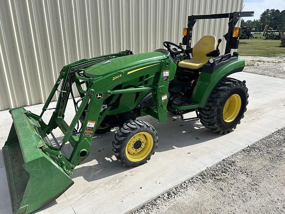 Image of John Deere 2032R equipment image 1