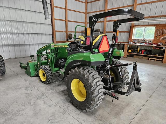 Image of John Deere 2032R equipment image 4