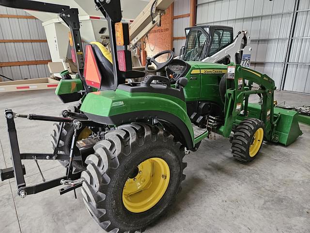 Image of John Deere 2032R equipment image 2