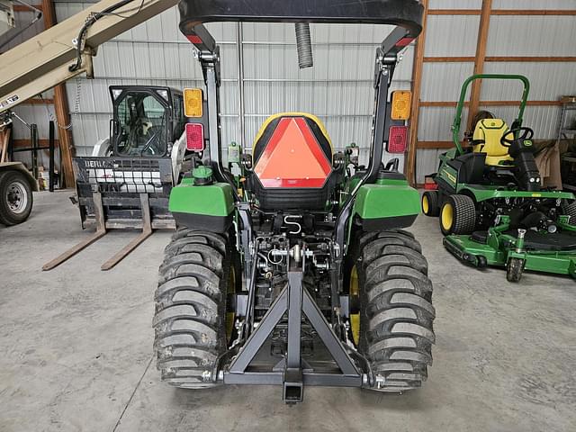 Image of John Deere 2032R equipment image 3