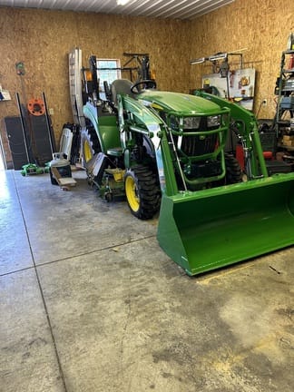 2021 John Deere 2032R Equipment Image0