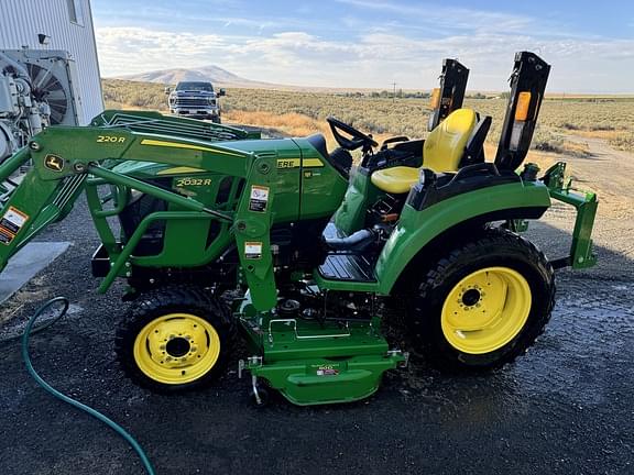 Image of John Deere 2032R equipment image 1