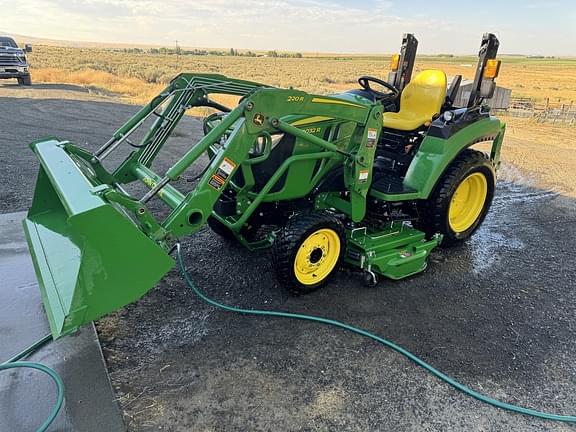 Image of John Deere 2032R Primary image