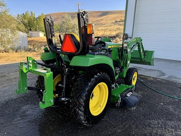 Image of John Deere 2032R equipment image 4