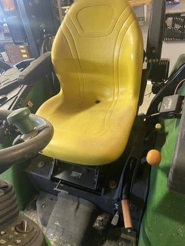 Image of John Deere 2032R equipment image 2