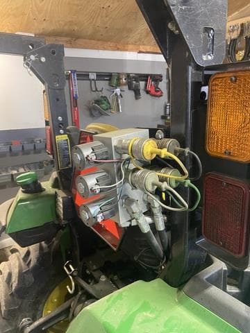 Image of John Deere 2032R equipment image 4