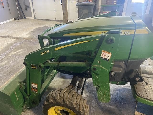 Image of John Deere 2032R equipment image 2