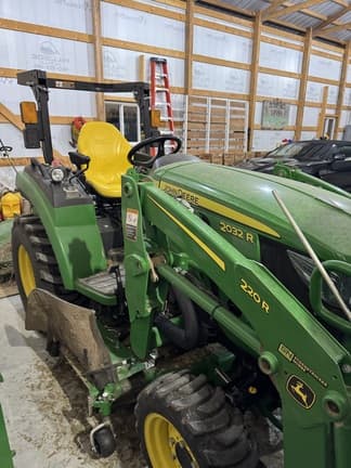 Image of John Deere 2032R equipment image 3