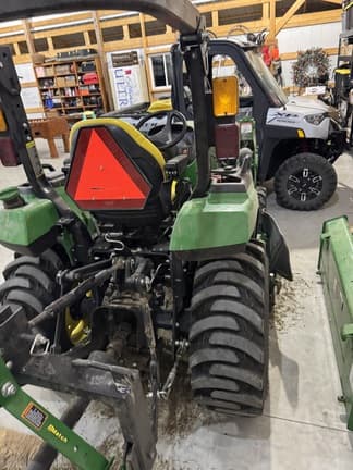Image of John Deere 2032R equipment image 2