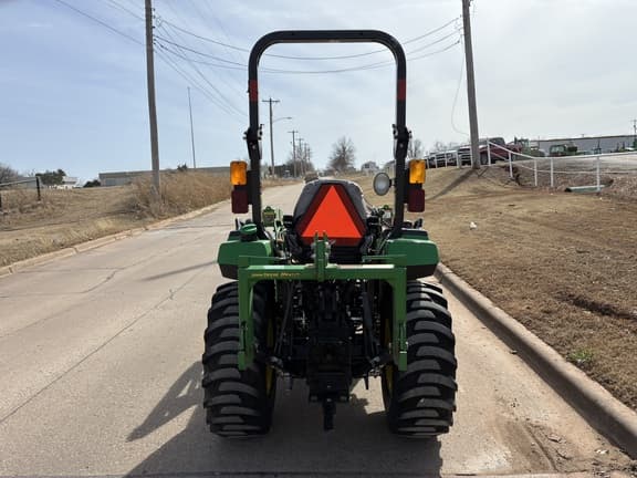 Image of John Deere 2032R equipment image 3