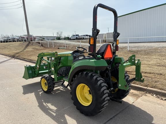 Image of John Deere 2032R equipment image 2