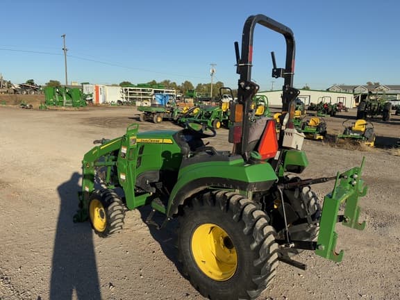 Image of John Deere 2032R equipment image 3
