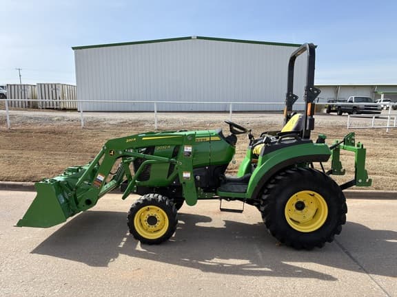 Image of John Deere 2032R equipment image 1