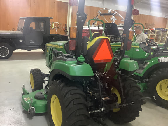Image of John Deere 2032R equipment image 2