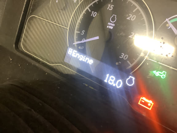 Image of John Deere 2032R equipment image 3