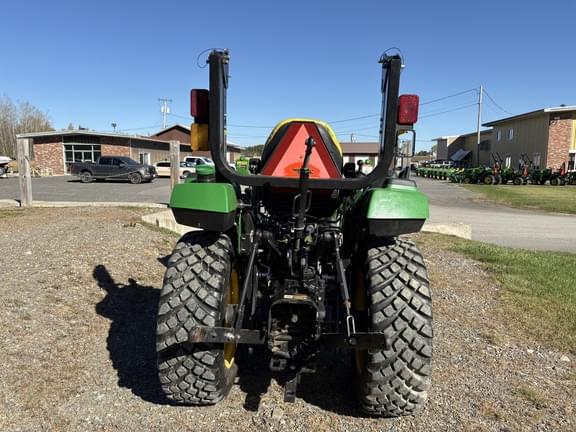 Image of John Deere 2032R equipment image 3