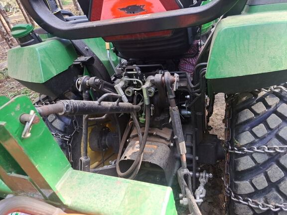 2021 John Deere 2032R Equipment Image0