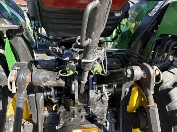 Image of John Deere 2032R equipment image 4
