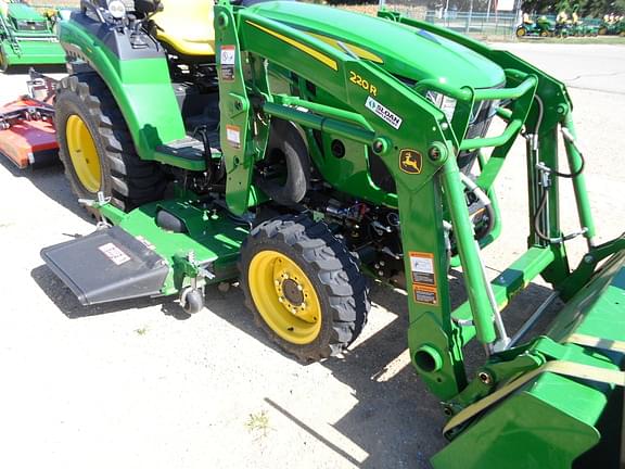 Image of John Deere 2032R equipment image 2