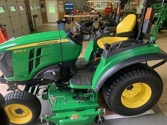 Image of John Deere 2032R equipment image 2