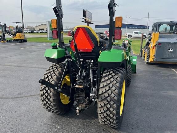 Image of John Deere 2032R equipment image 2