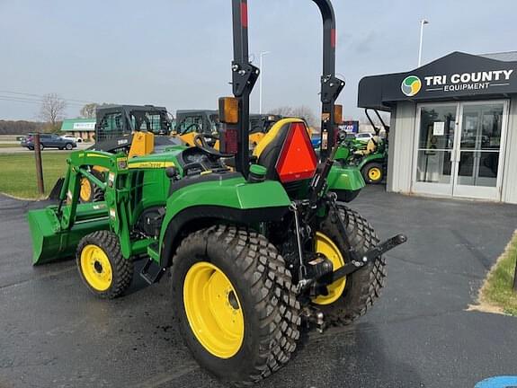 Image of John Deere 2032R equipment image 1