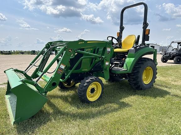 Image of John Deere 2032R equipment image 1