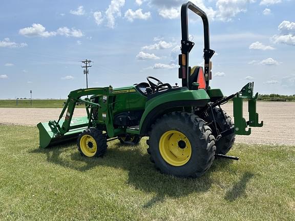 Image of John Deere 2032R equipment image 2