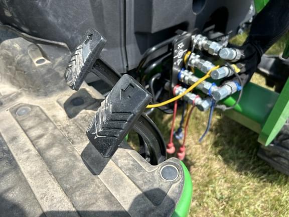 Image of John Deere 2032R equipment image 4