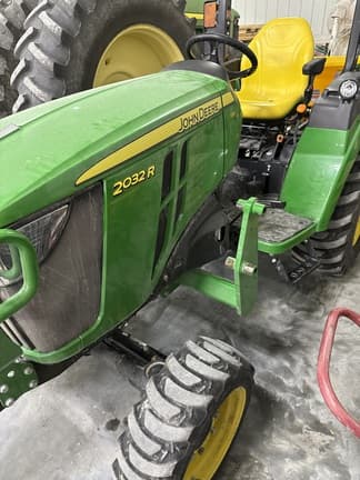 Image of John Deere 2032R Image 0